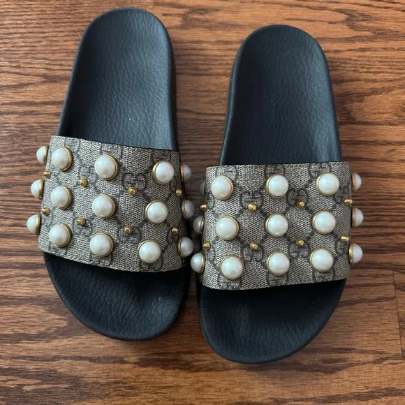 GUCCIのスタッズミュール　37 Gucci | Shoes | Gucci Womens Pursuit Pearl Stud Pool Slide Sandals